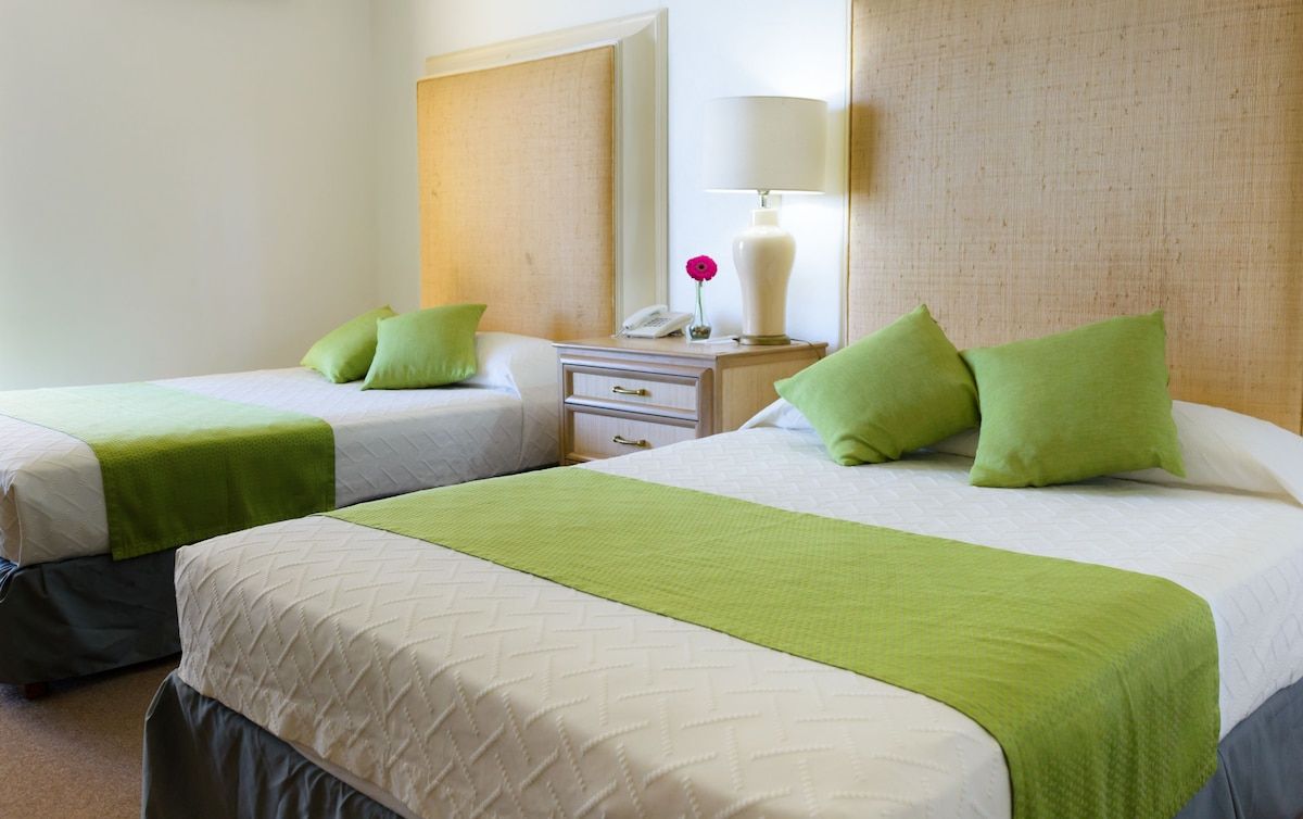 Habitación con dos camas en Hotel de Casablanca